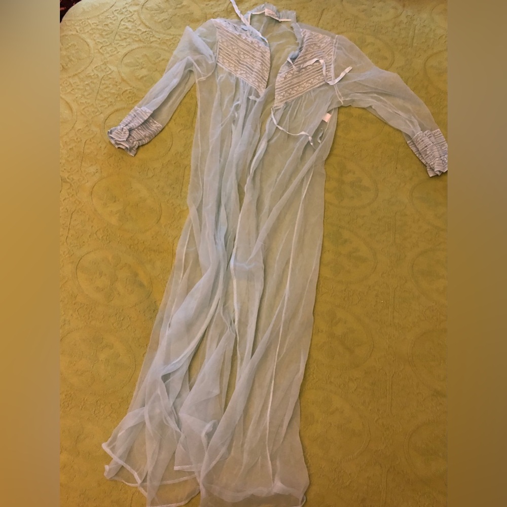 Vintage Spotlight Lingerie Robe. Light Blue. Size M. Gem